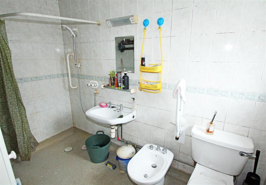 IMG_4396 shower.jpg