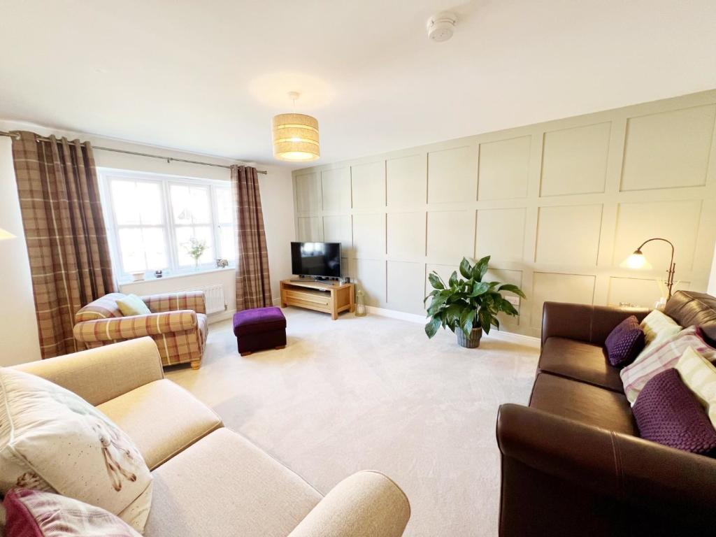 Lounge pic 2.jpg