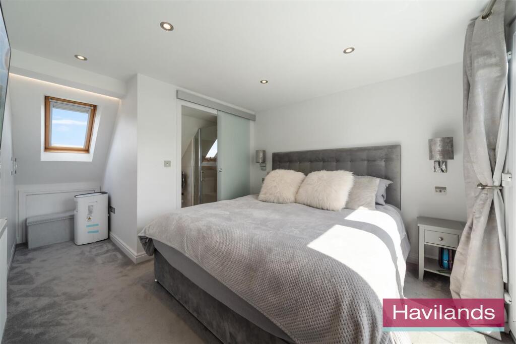 Lindal Cresent-1.jpg