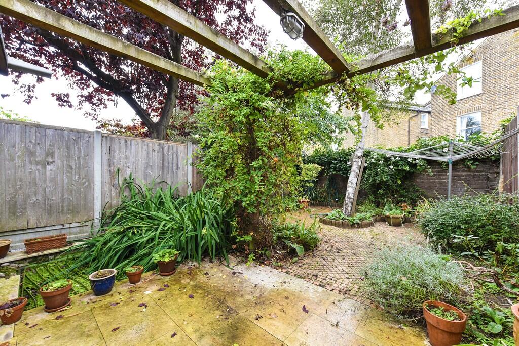 22 Meynell Cresce...