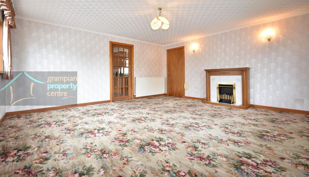 Lounge 2.JPG