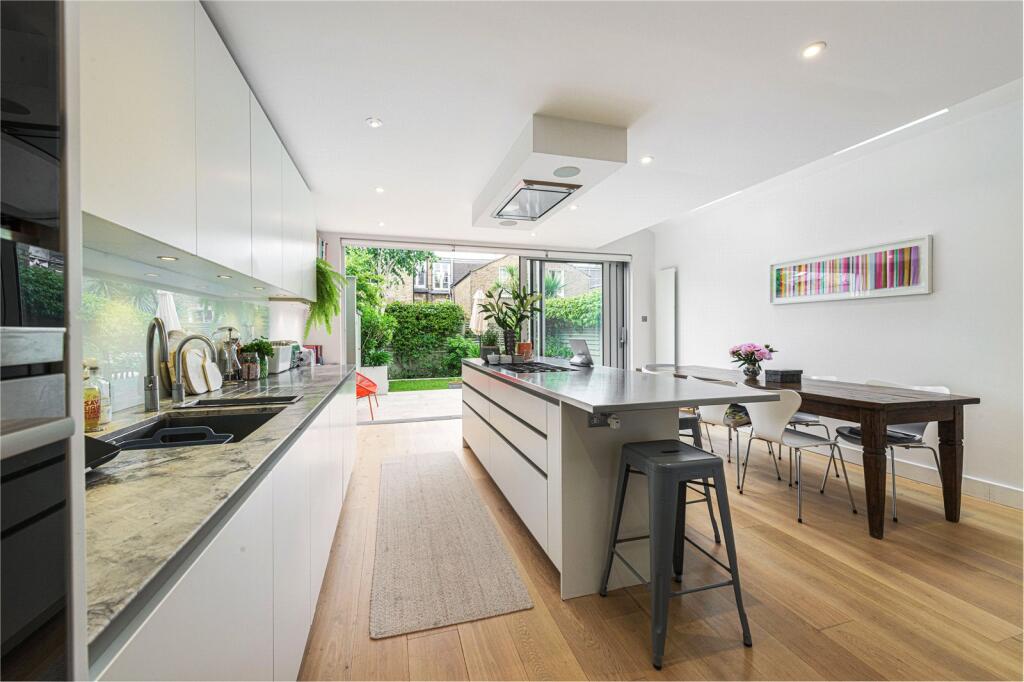 Kitchen /Dining