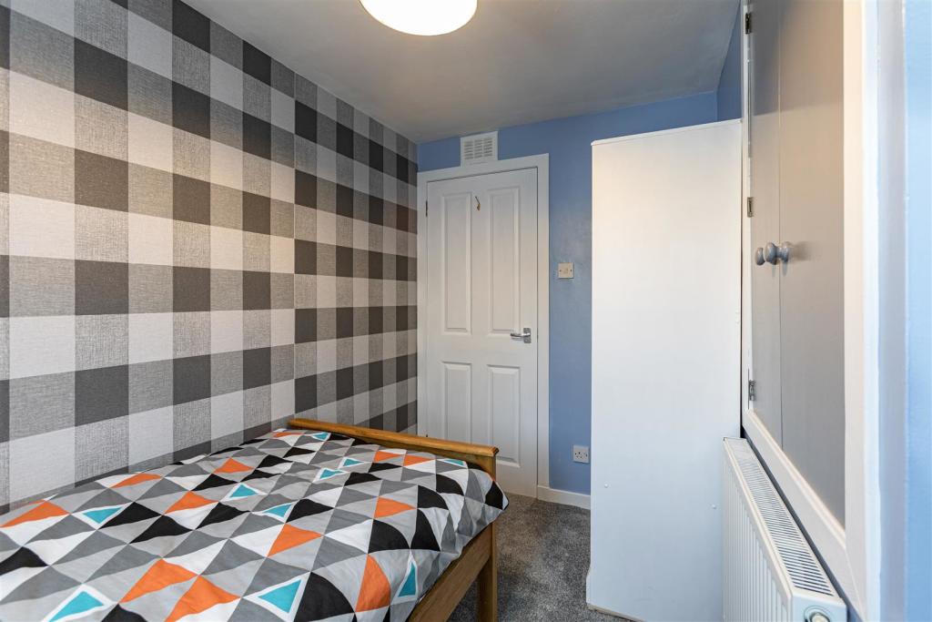 17 Woodside Place Galashiels 23.JPG