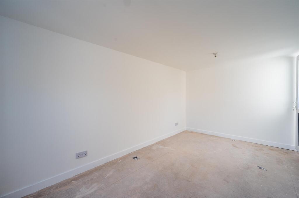 1aEastokeAvenue2211.jpg