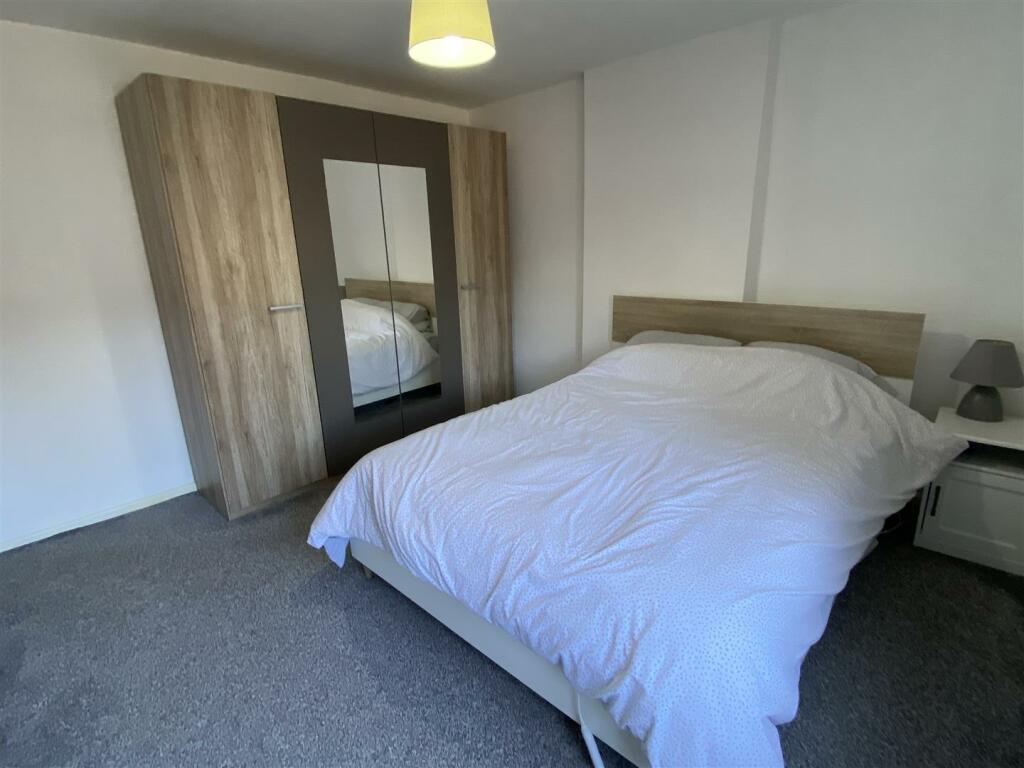 Main double bedroom