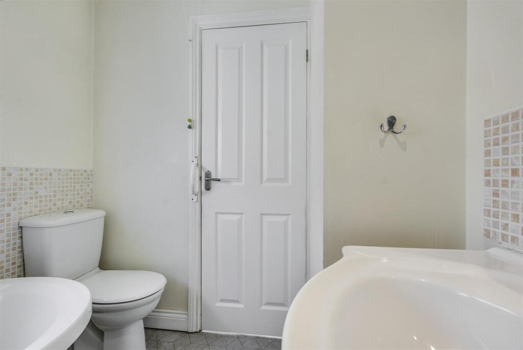 Bathroom_2.jpeg