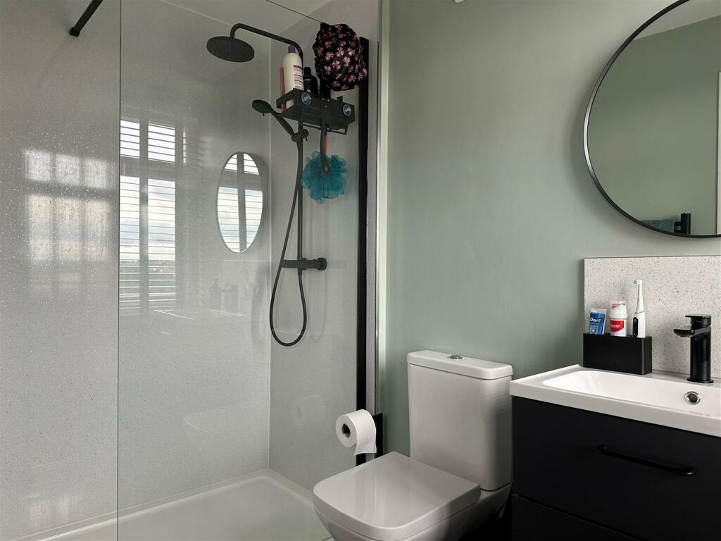 SHOWER ROOM/W.C.