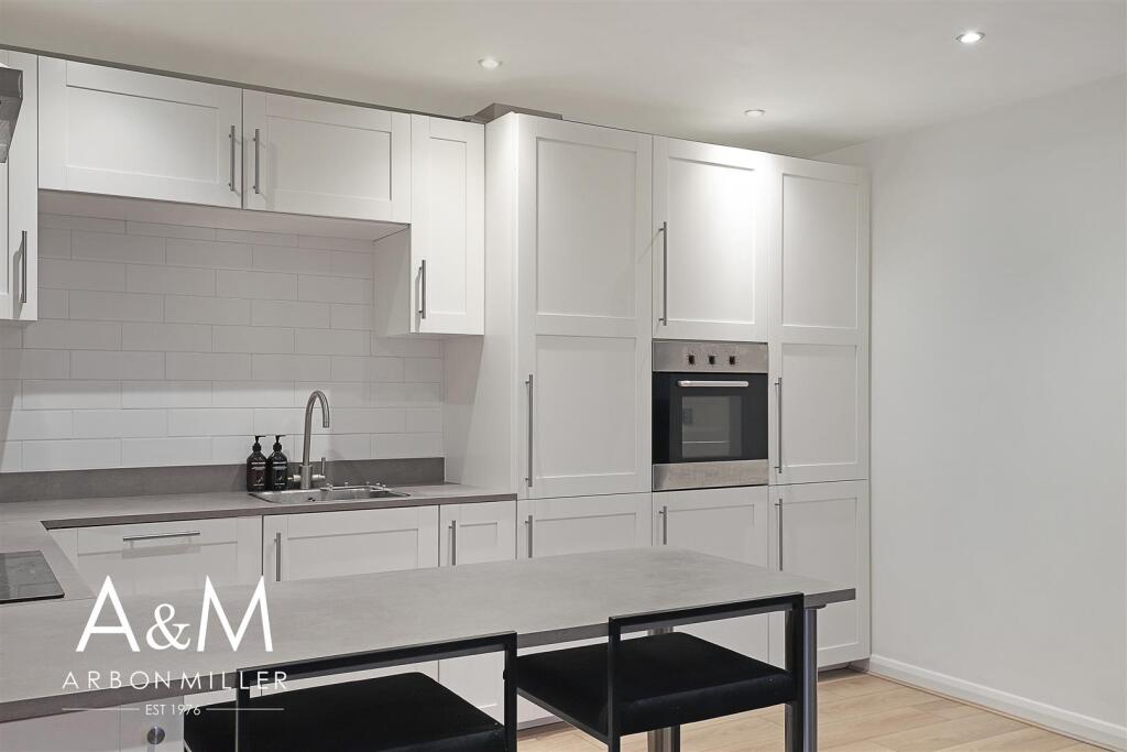 OPEN PLAN LOUNGE KITCHEN