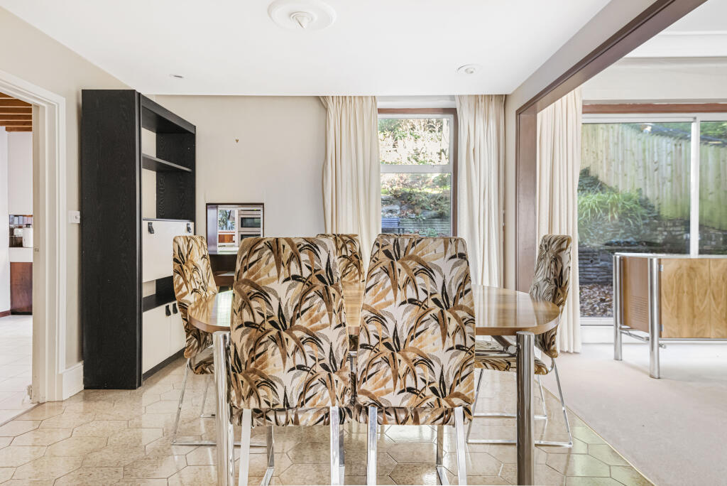 19 West Heath Gardens, Hampstead, London, NW3 7TR