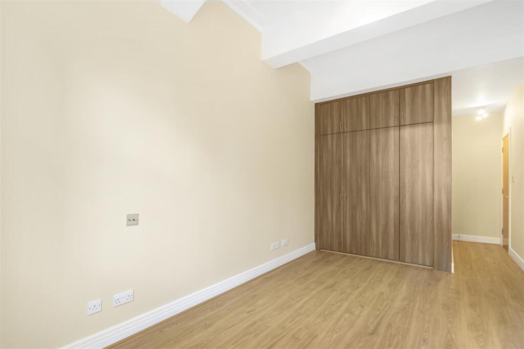 Flat_11_William_Hunt_Mansions_Harrods_Village_SW13