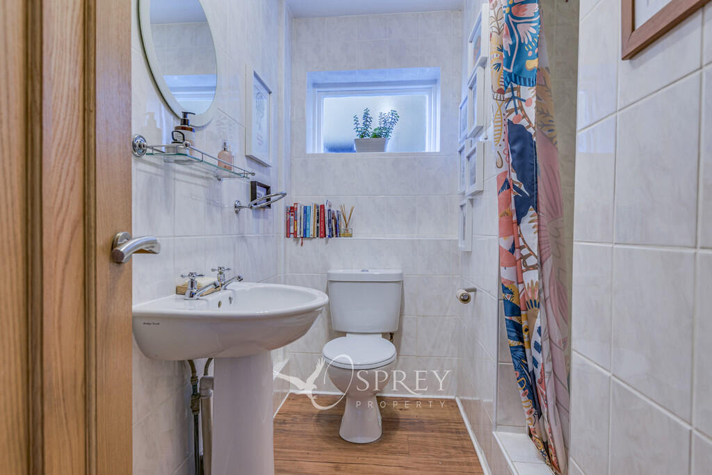 Downstairs Shower...