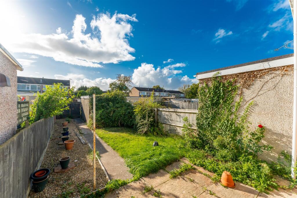 11 - rear garden.jpg