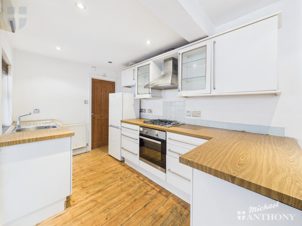 CAM03852G0-PR0336-STILL009