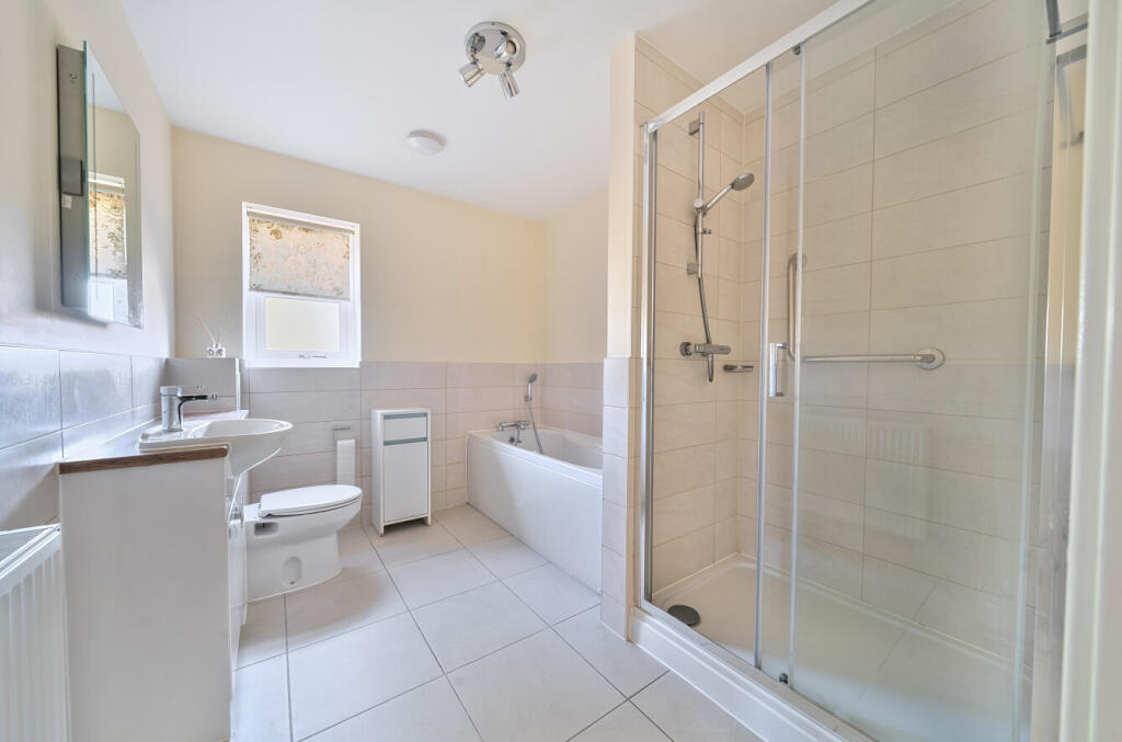 1295630-16-682773...