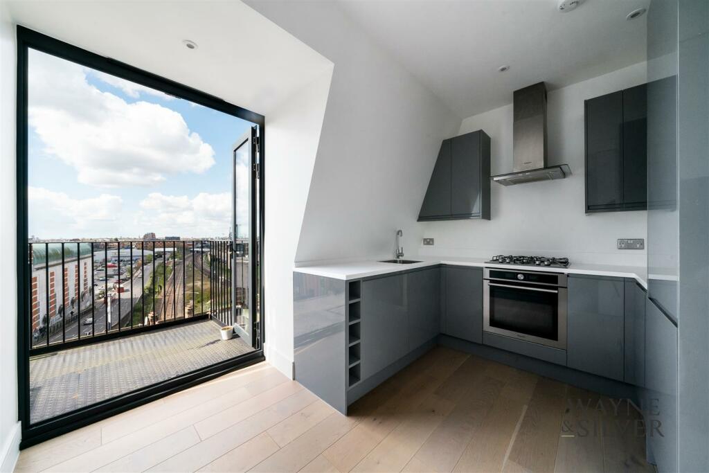 Flat 7, Frognal Court NW3 5HG-2.jpg