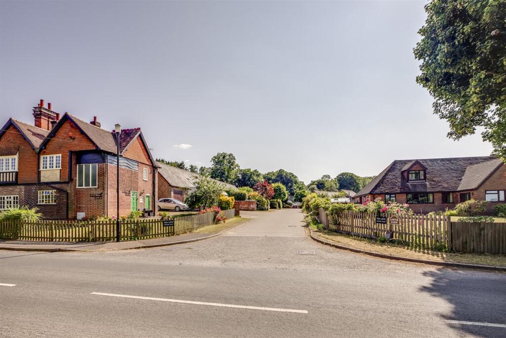 9A The Leys, Halton Village, HP22 5GH-13.jpg