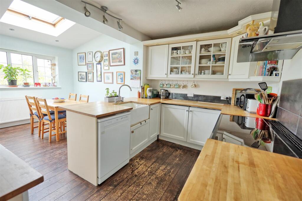 KITCHEN/BREAKFAST ROOM