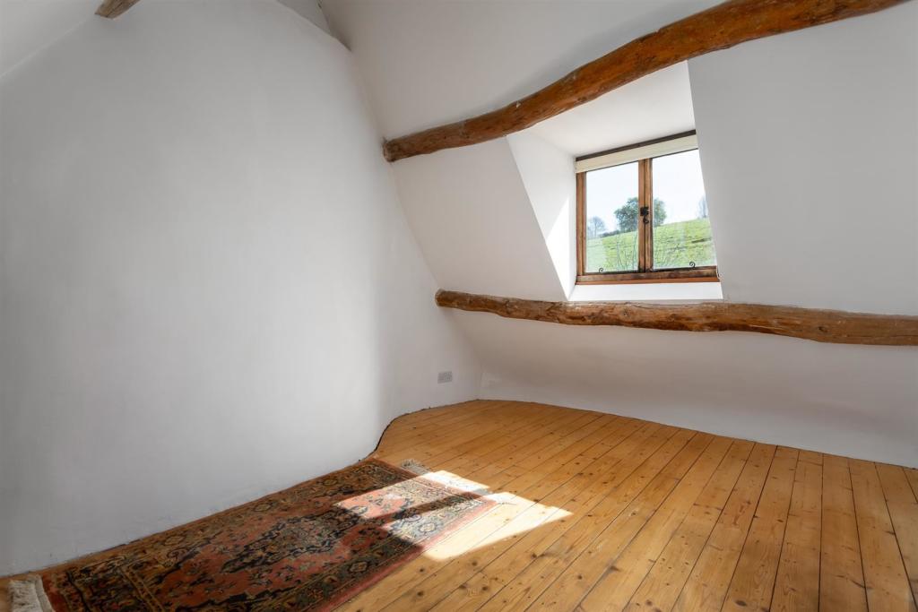 37 - Christmas Cottage - GL6 8JG - Web.jpg