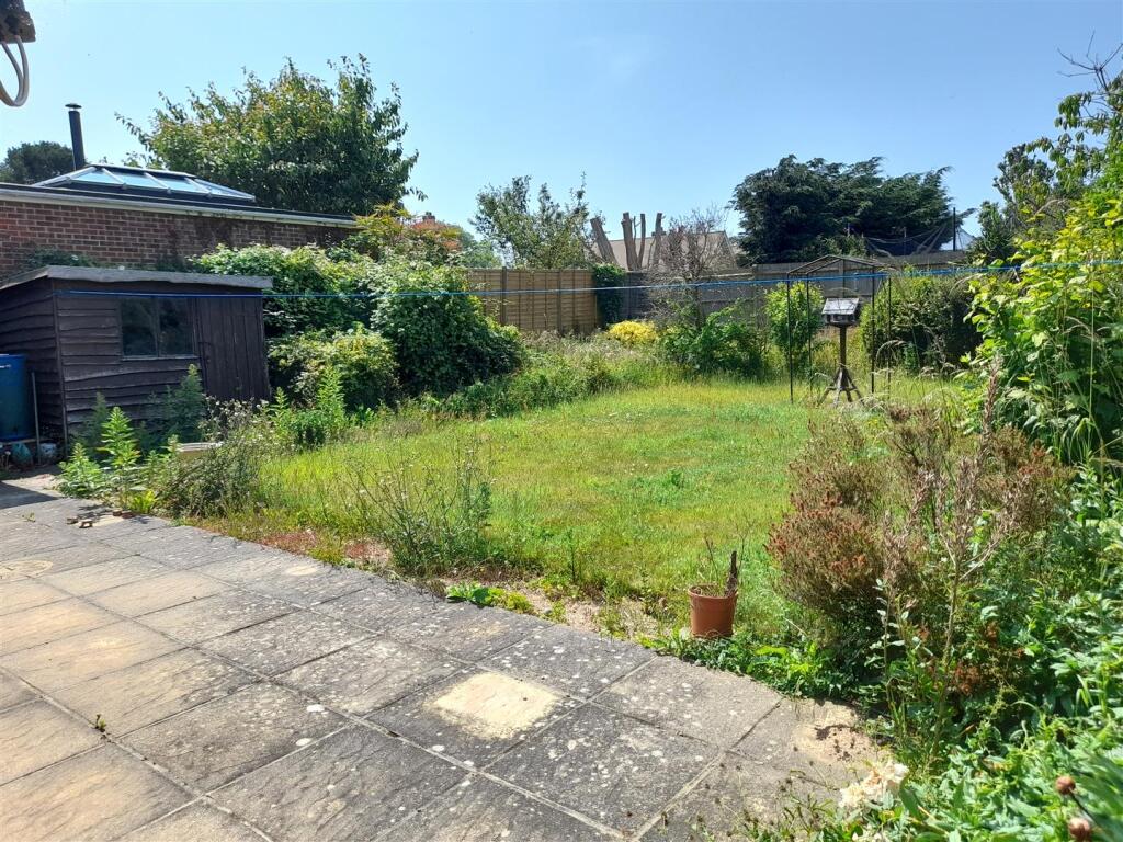 Rear garden 2.jpg