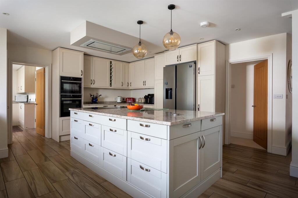 44 - The Bee Garden - GL7 5JF - Web.jpg