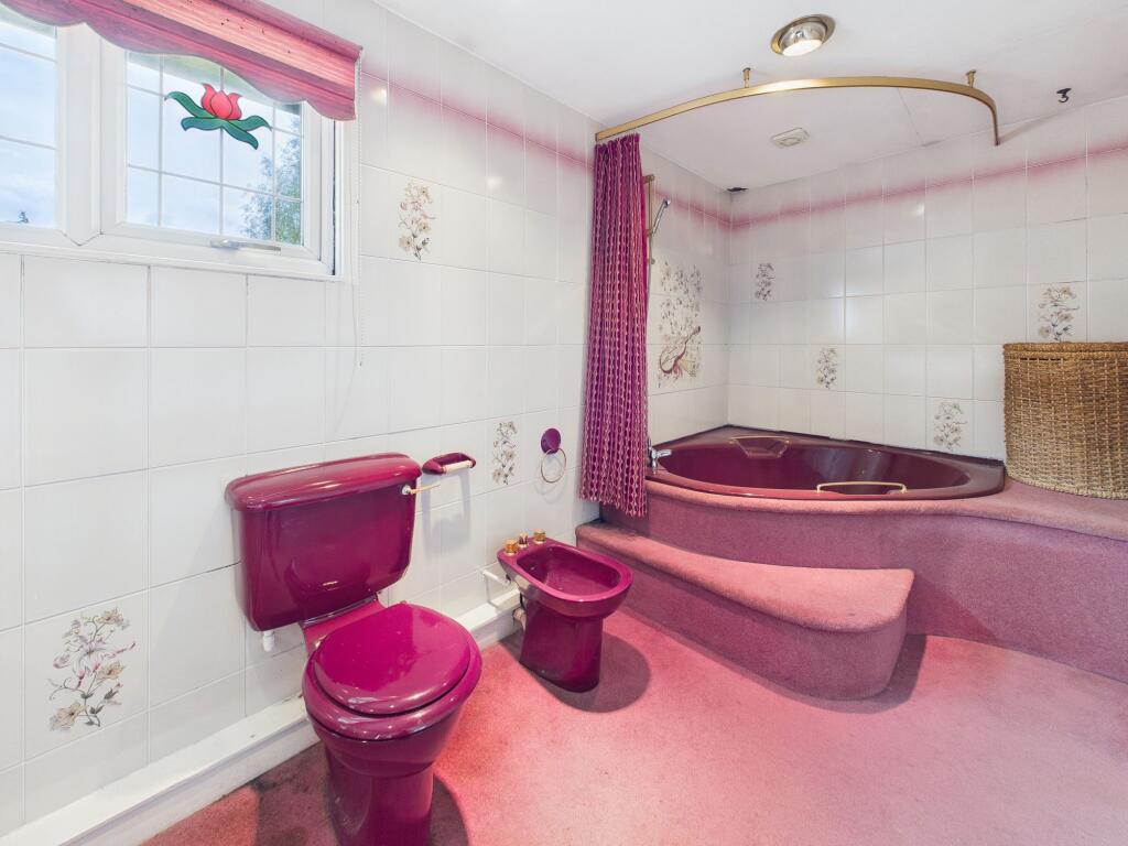 En-Suite Bathroom