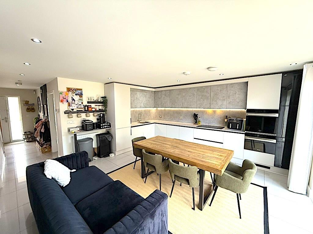 kitchen 3rd.jpg