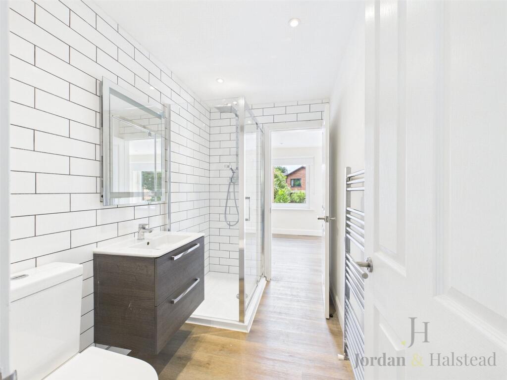 Jack &amp; Jill Bathroom