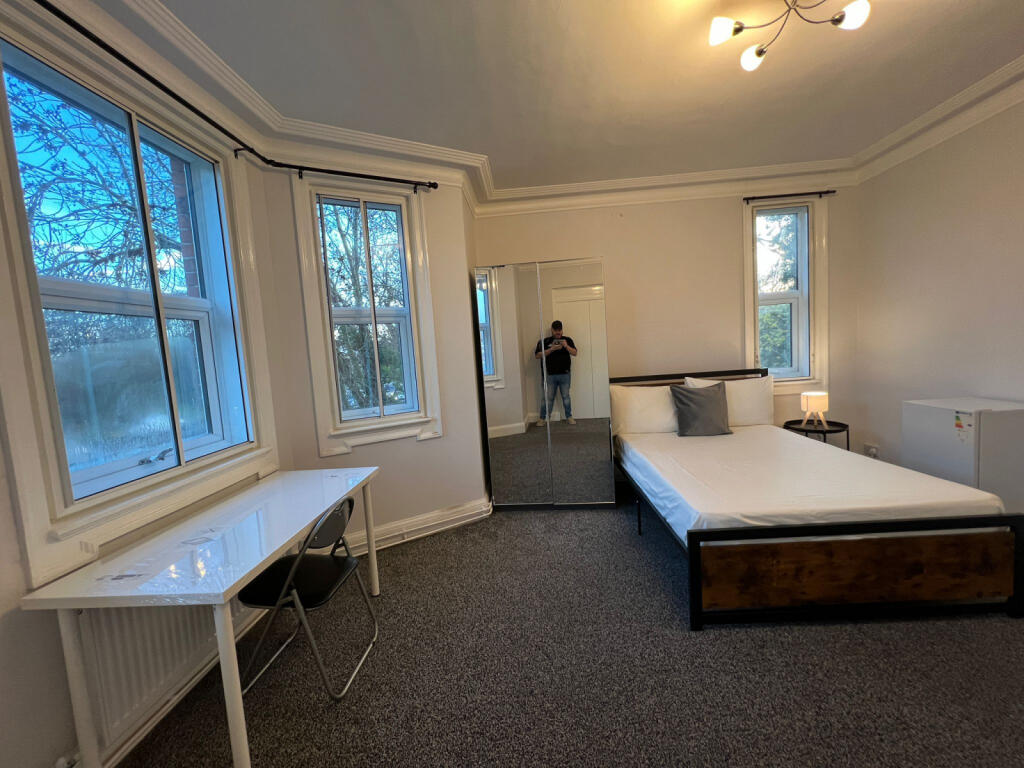 North Circular Road, NW11