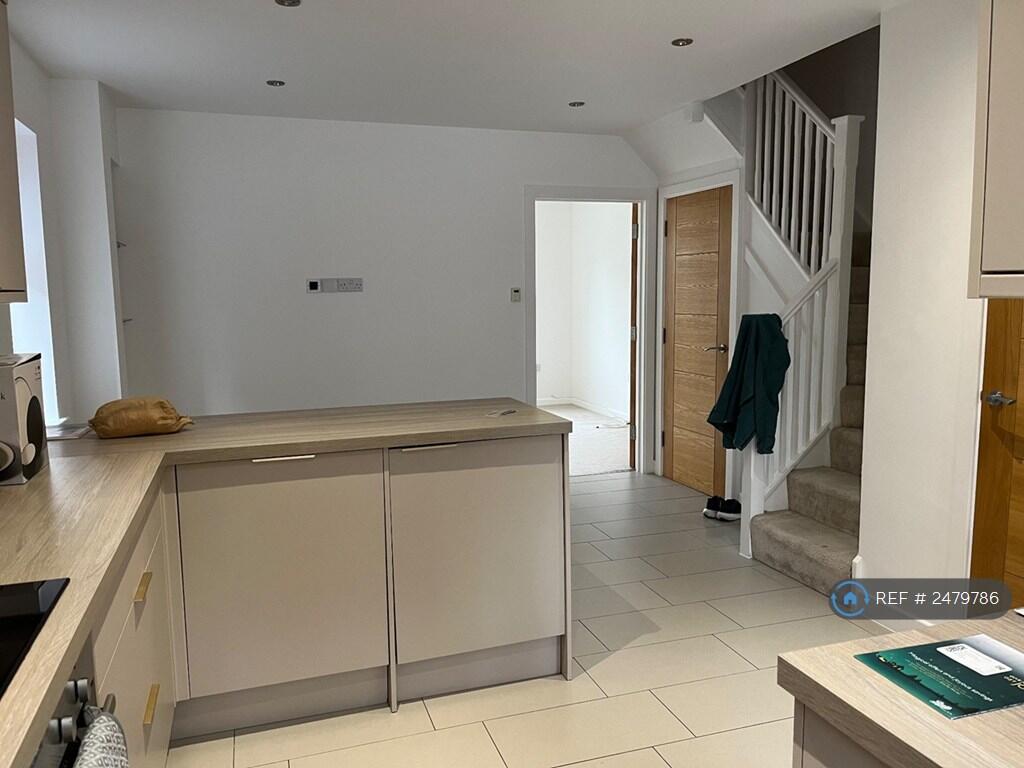 Kitchen / Dinning