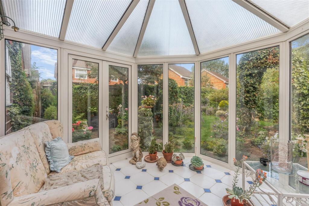 57 Delapre Drive, Banbury-10.jpg