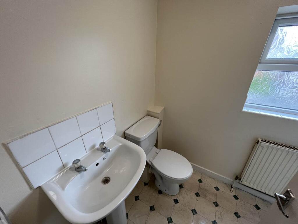 SHOWER ROOM PHOTOGRA