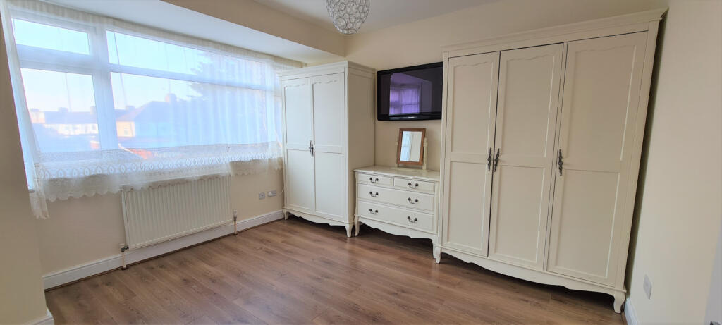 REAR BEDROOM