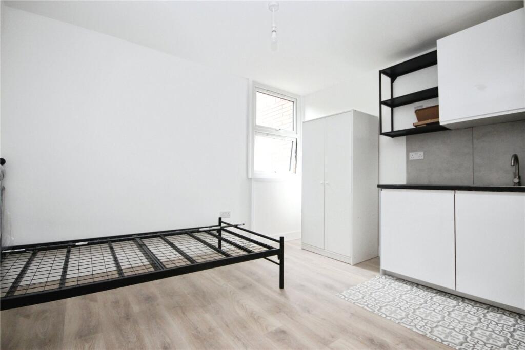 Bedroom/ Reception