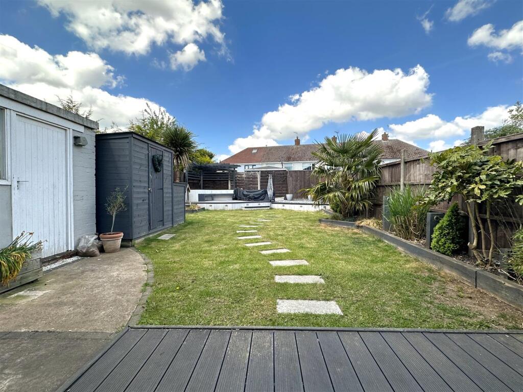 Wonderful Rear Garden 836