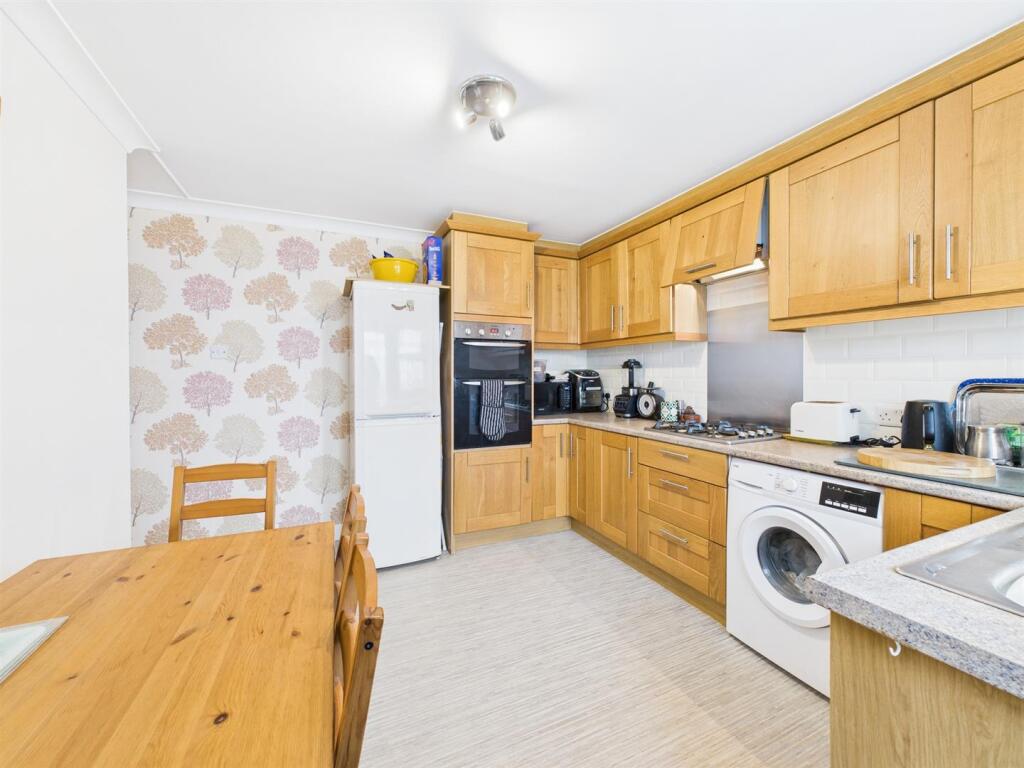 Kitchen: