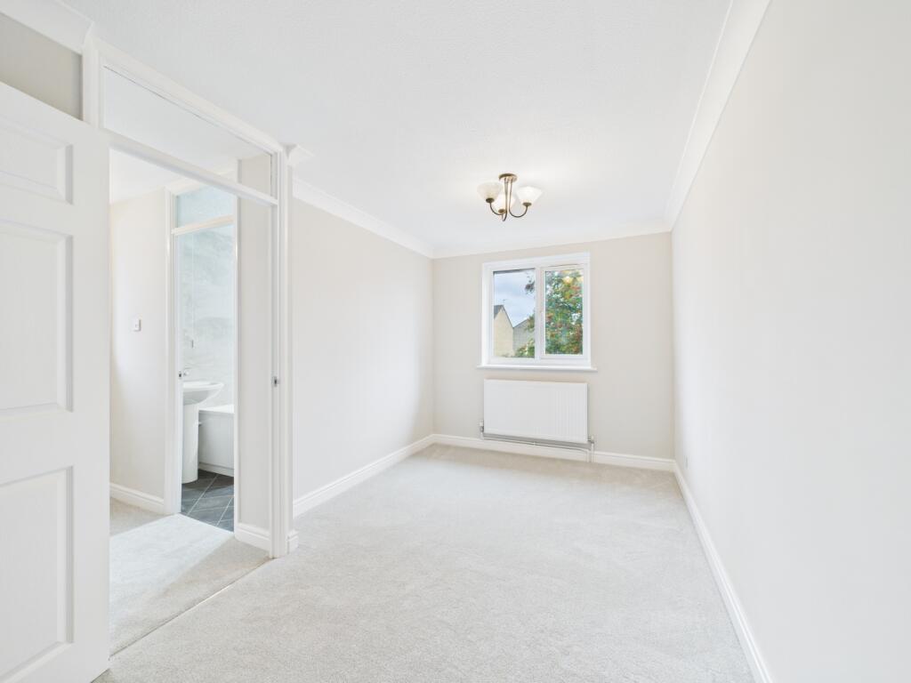 CAM02023G0-PR0184-STILL026