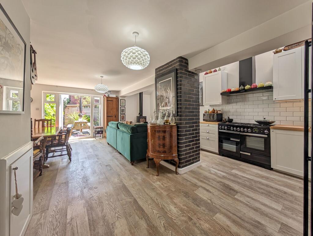 Kitchen / Open Plan Living Area