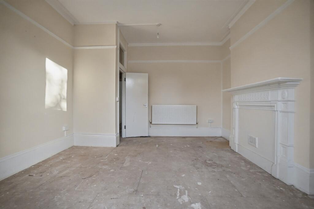 Flat 1, 104 Goldsmith Avenue, Acton, London, W3 6HW