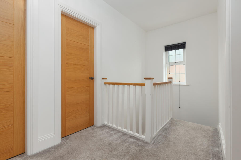 38 PARKSTONE DRIVE-4