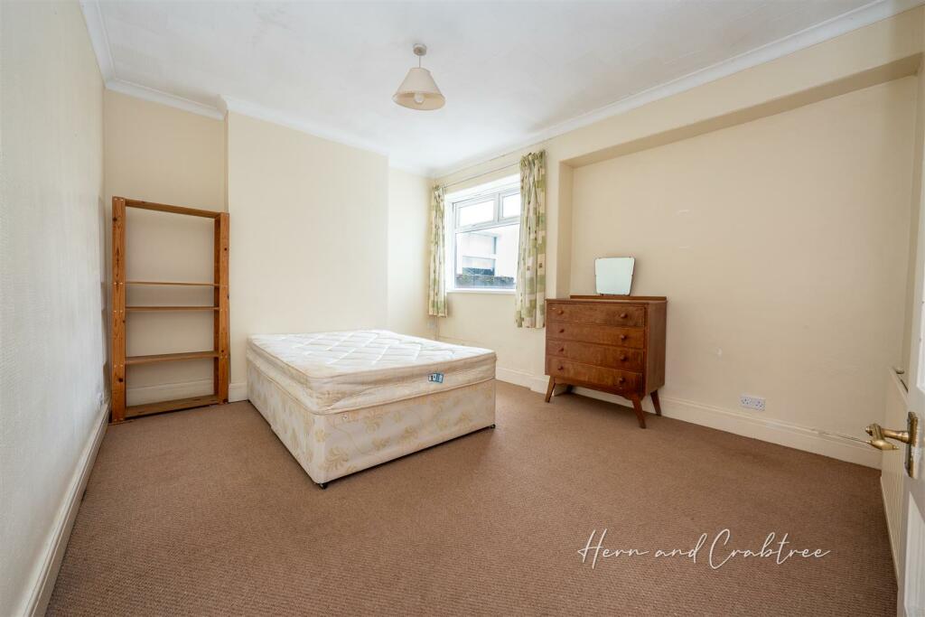 Summerfield Avenue, Cardiff, HernCrabtree (5).jpg