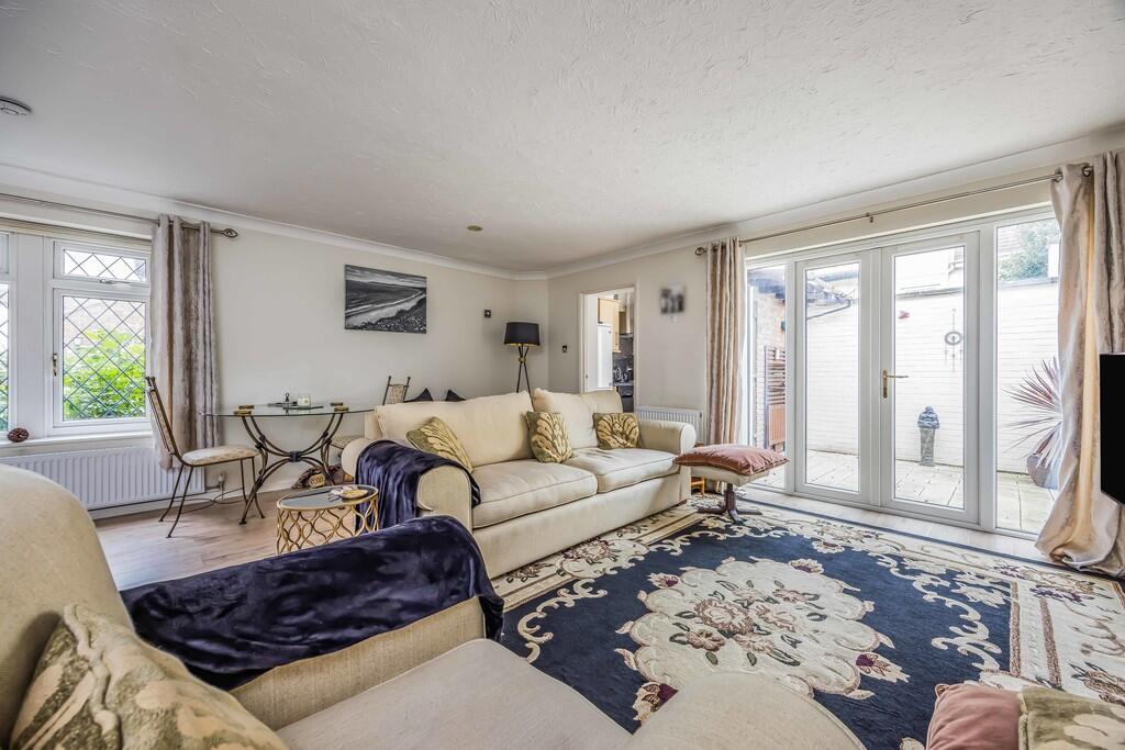 8 Westcliff Mews,...