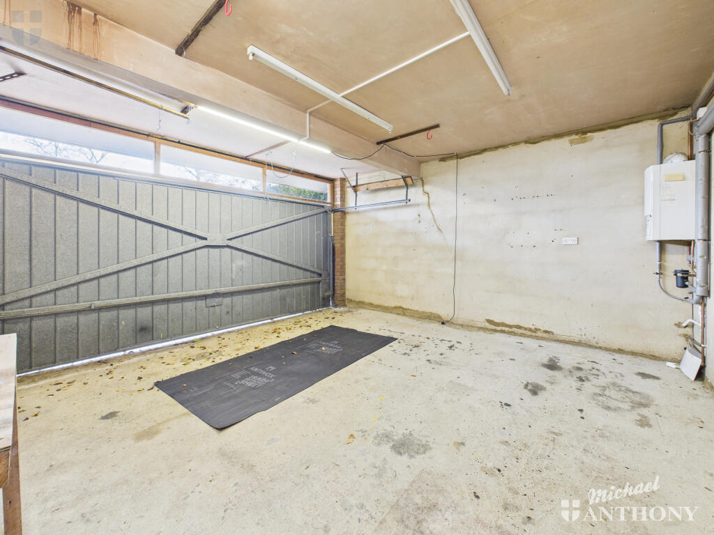 CAM03852G0-PR0480-STILL003