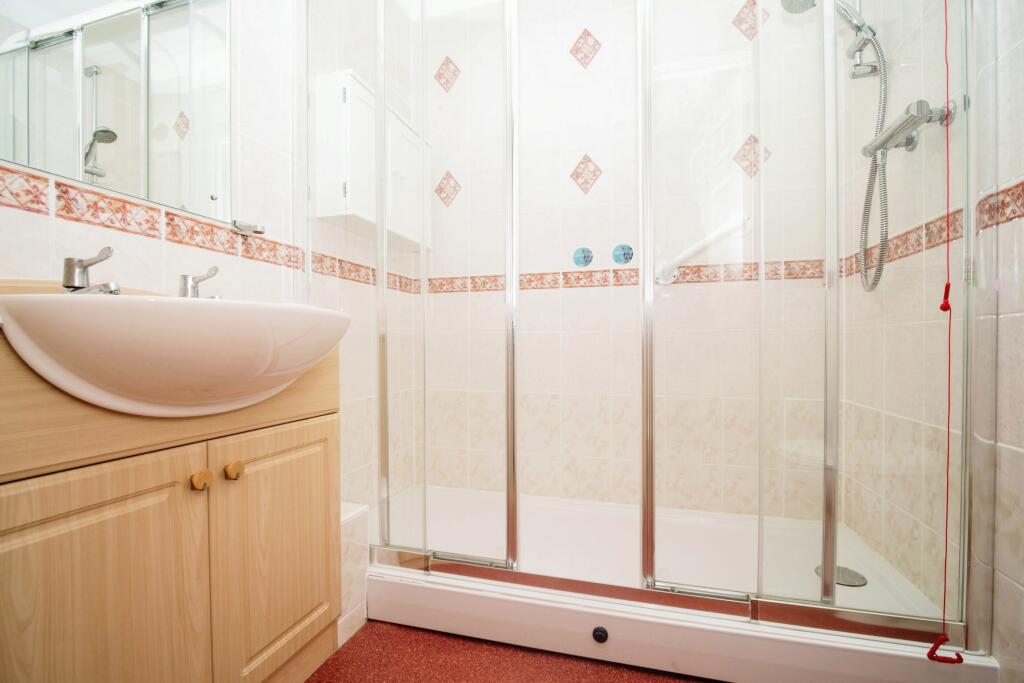 SHOWER ROOM