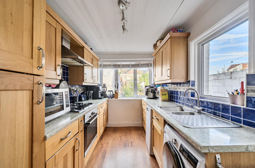 1359773-8-68dabfd...