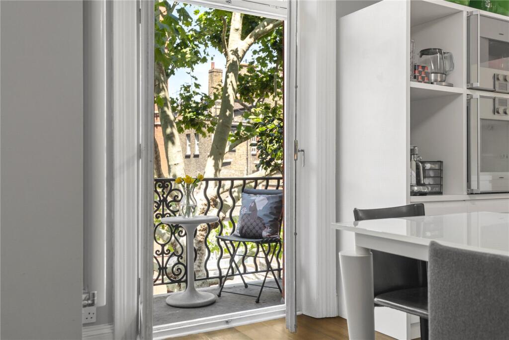 Kitchen/Balcony