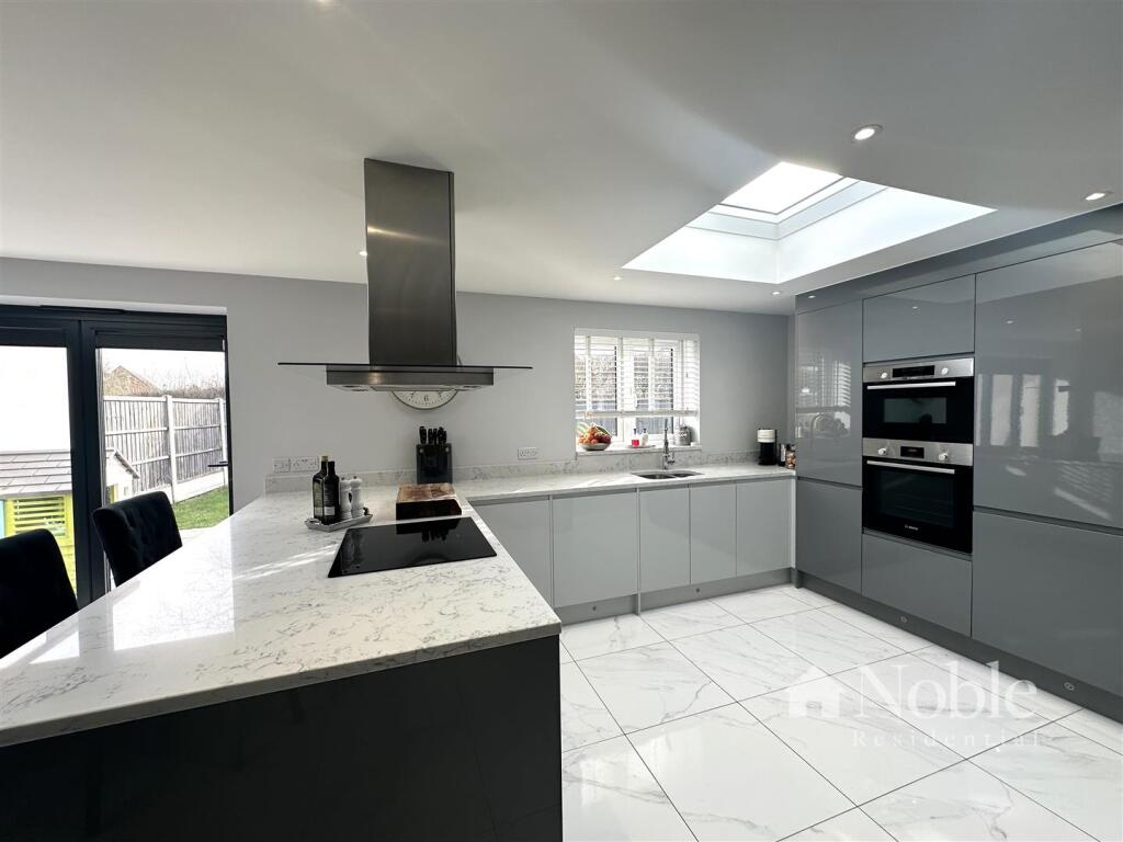 Open Plan Living/Kitchen/Dining Area
