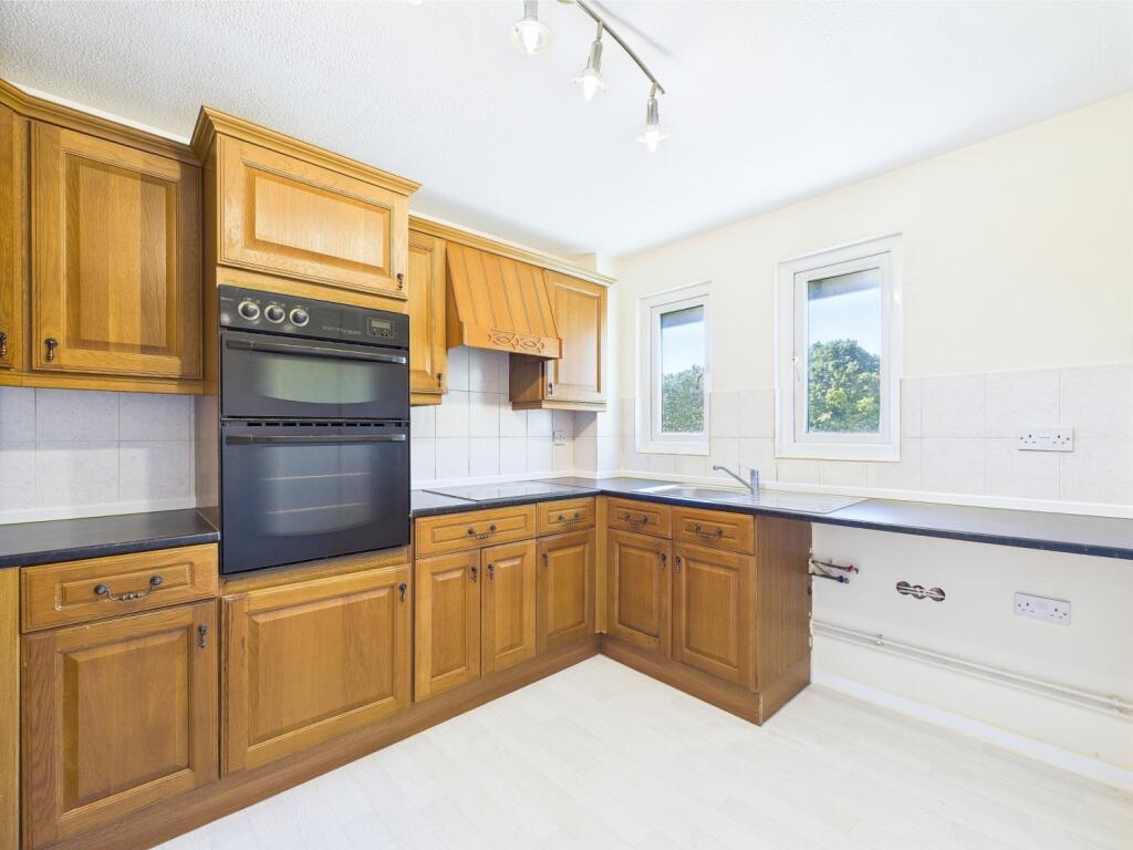 CAM01909G0-PR0336-STILL001