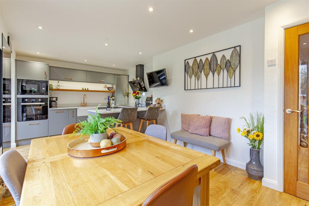Reception Room-2.jpg