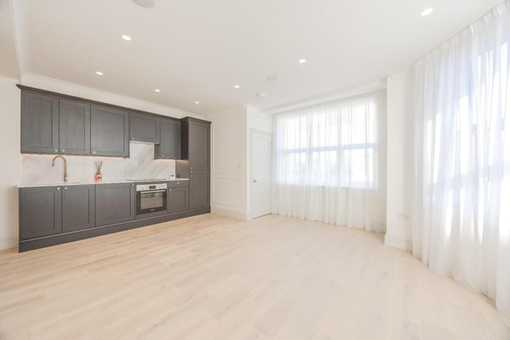 Lounge / Kitchen