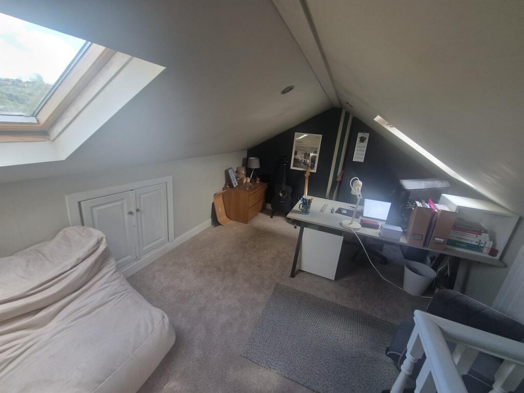 Elm Wood Drive, Tonyrefail, Porth